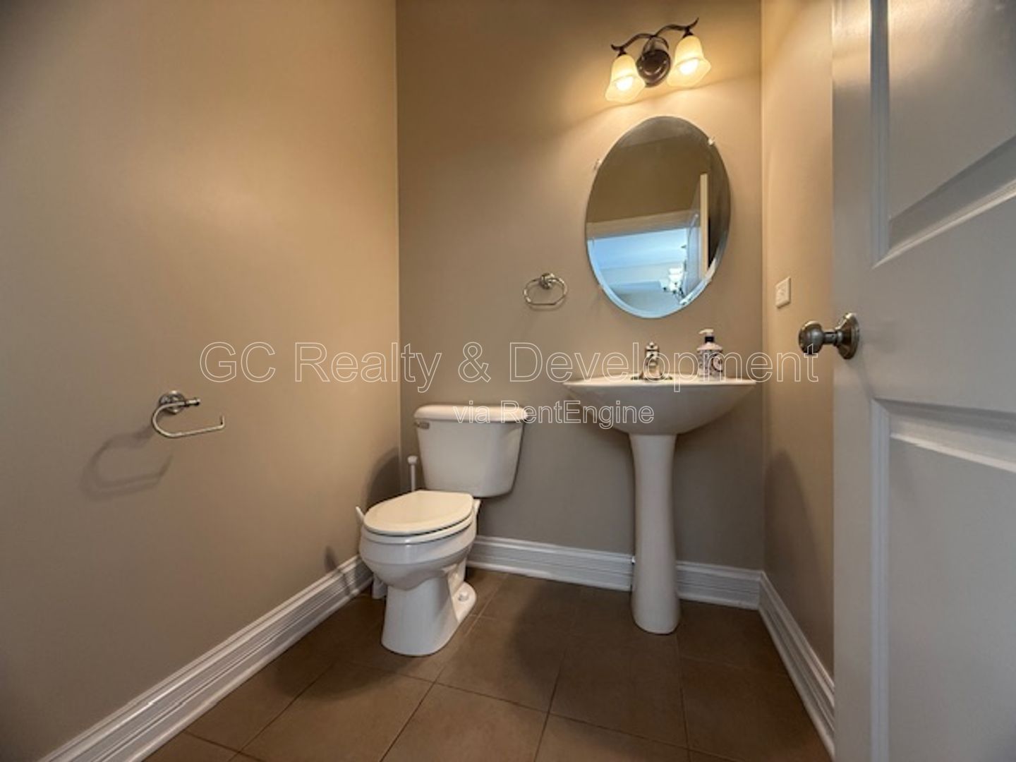 *** 3BR TOWNHOME + FINISHED BASEMENT / 2 CAR GARAGE / AMENITIES *** property image