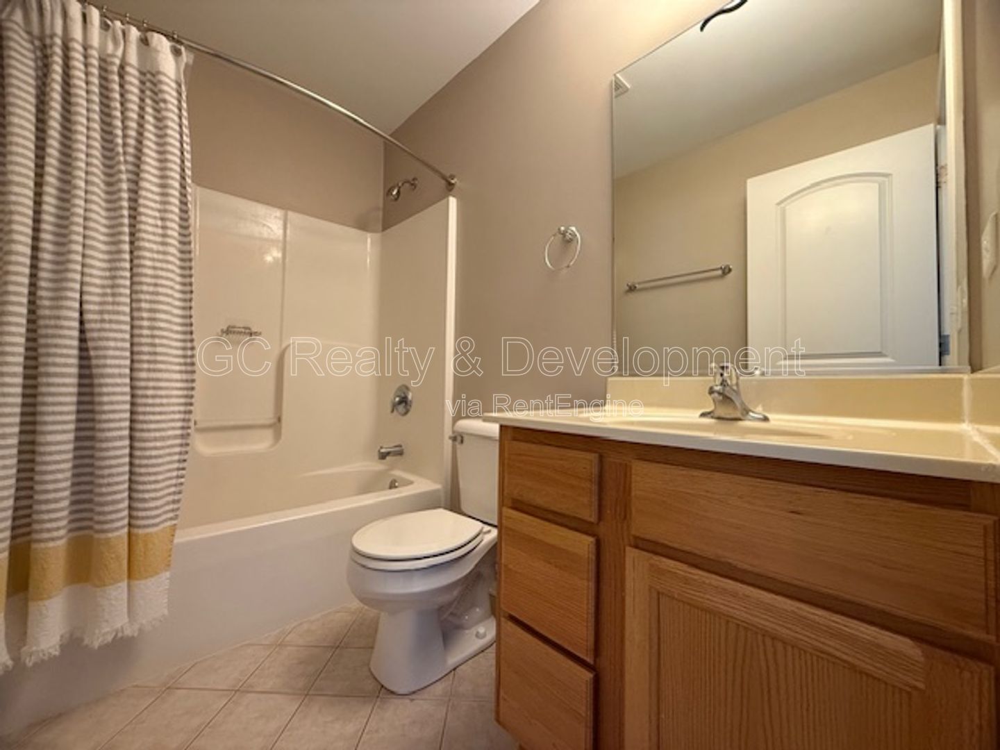 *** 3BR TOWNHOME + FINISHED BASEMENT / 2 CAR GARAGE / AMENITIES *** property image