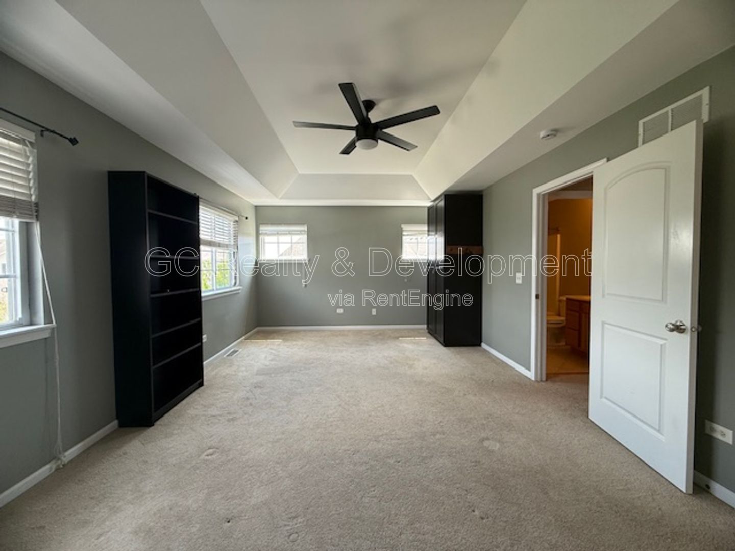 *** 3BR TOWNHOME + FINISHED BASEMENT / 2 CAR GARAGE / AMENITIES *** property image
