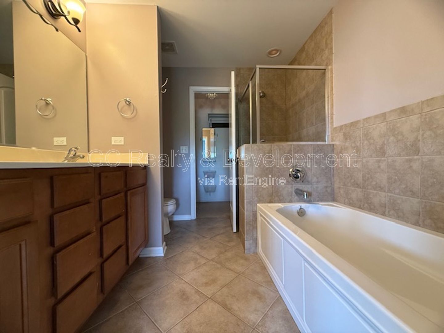 *** 3BR TOWNHOME + FINISHED BASEMENT / 2 CAR GARAGE / AMENITIES *** property image