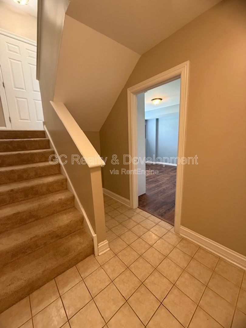 *** 3BR TOWNHOME + FINISHED BASEMENT / 2 CAR GARAGE / AMENITIES *** property image