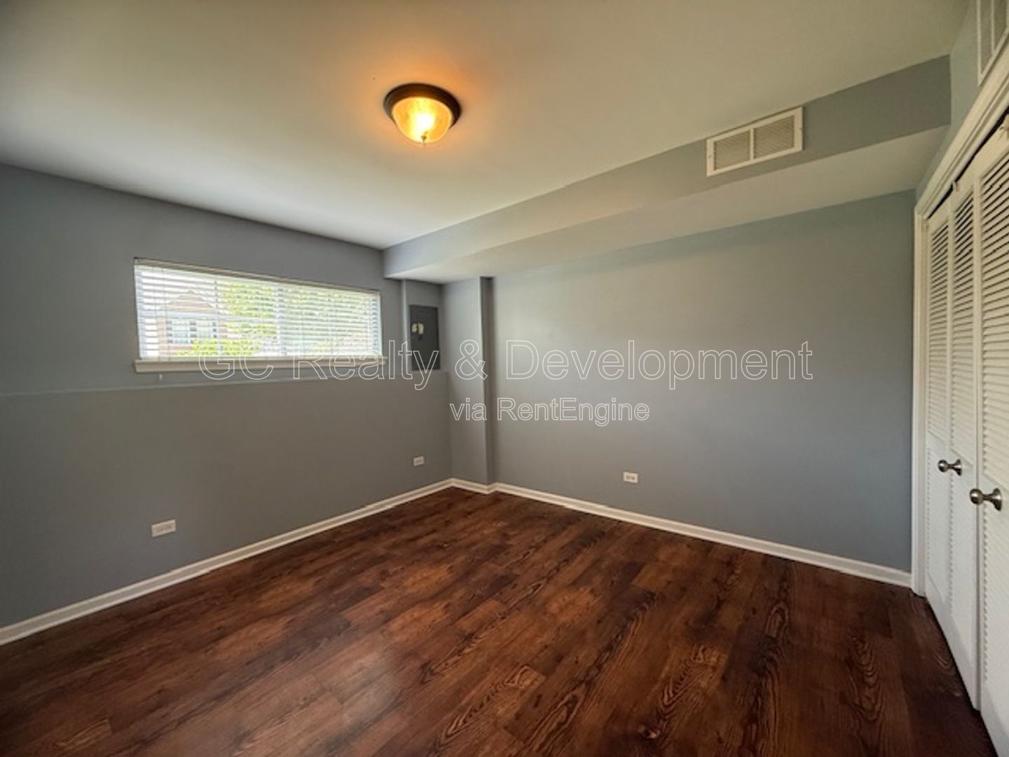 *** 3BR TOWNHOME + FINISHED BASEMENT / 2 CAR GARAGE / AMENITIES *** property image