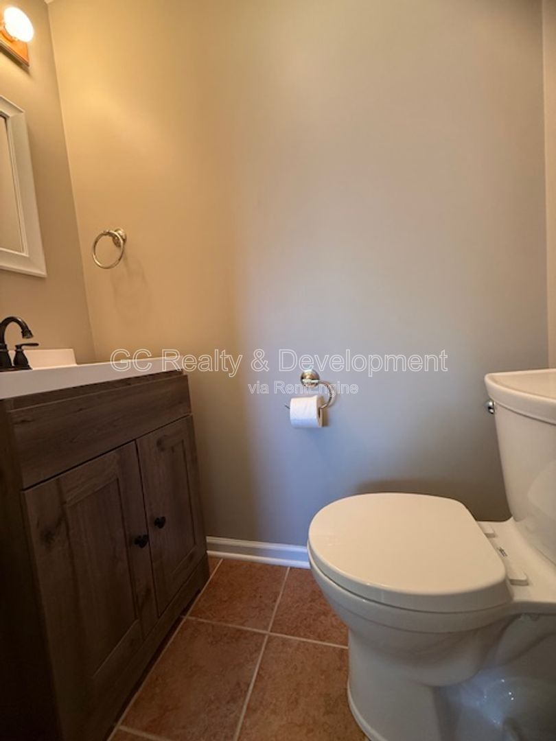 *** 3BR TOWNHOME + FINISHED BASEMENT / 2 CAR GARAGE / AMENITIES *** property image