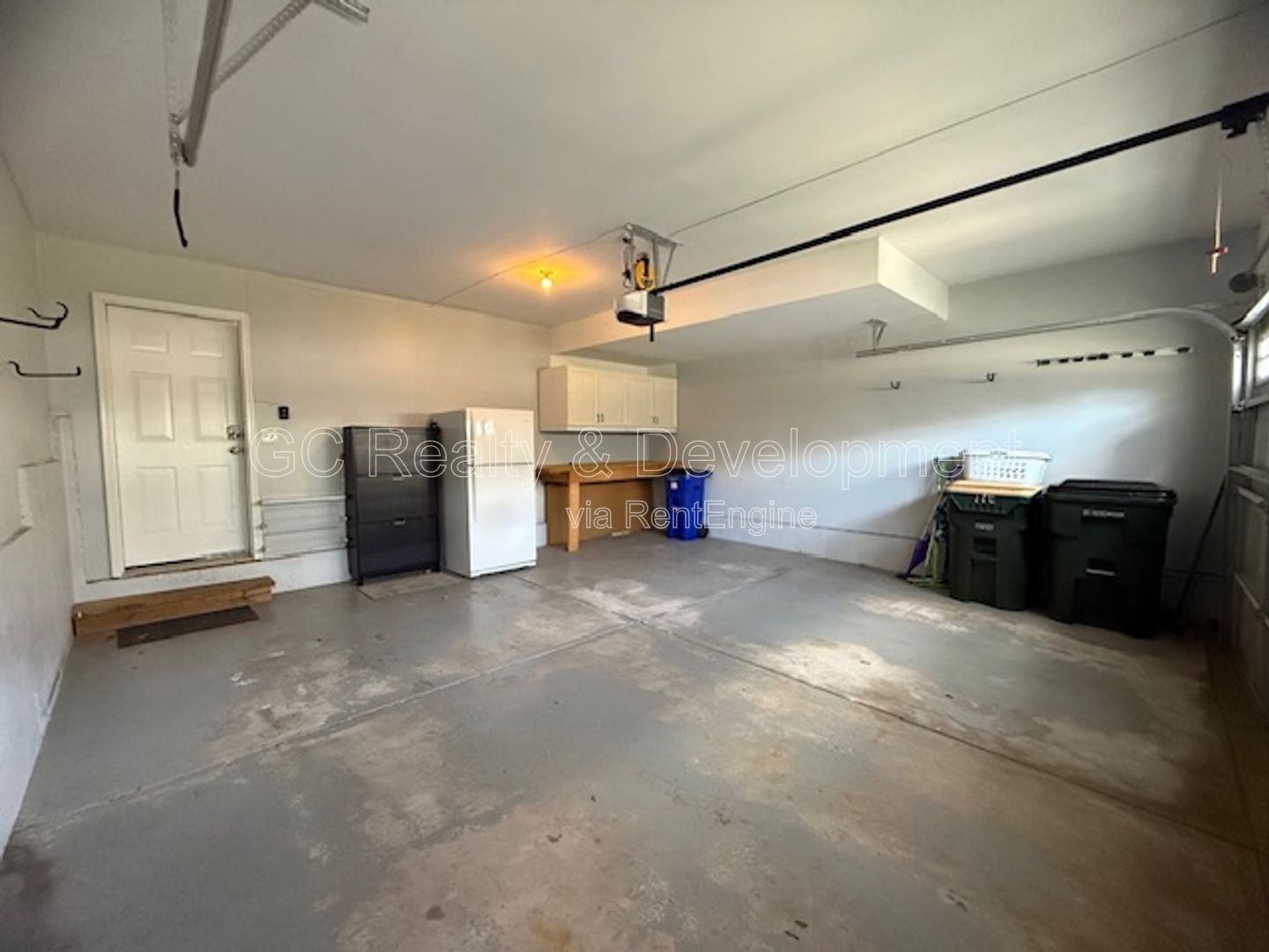 *** 3BR TOWNHOME + FINISHED BASEMENT / 2 CAR GARAGE / AMENITIES *** property image