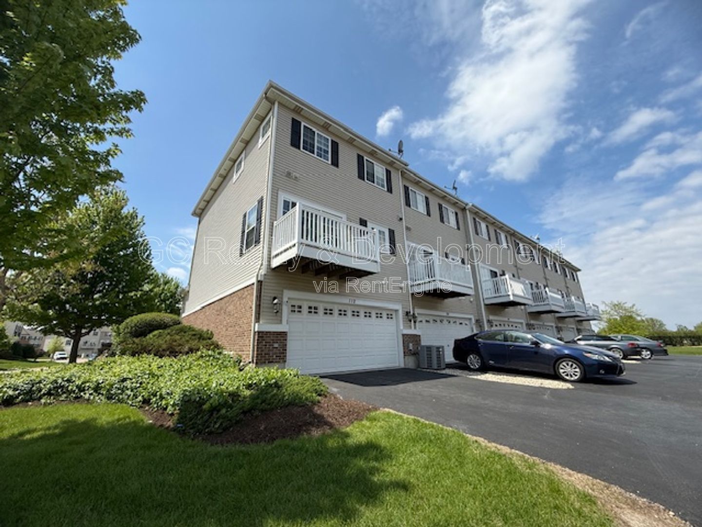 *** 3BR TOWNHOME + FINISHED BASEMENT / 2 CAR GARAGE / AMENITIES *** property image