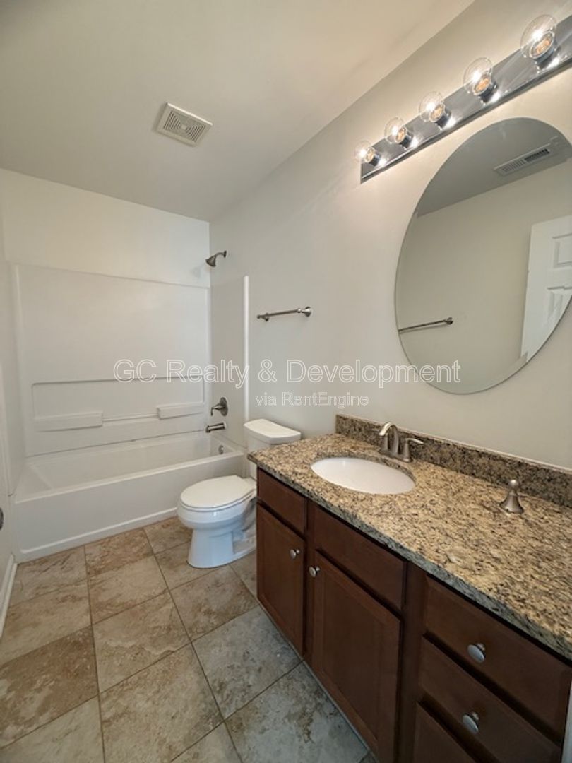 *** 2 BDRM - 2 BTH / ATTACHED GARAGE / GRANITE & SS APPL / CENTRAL AC *** property image