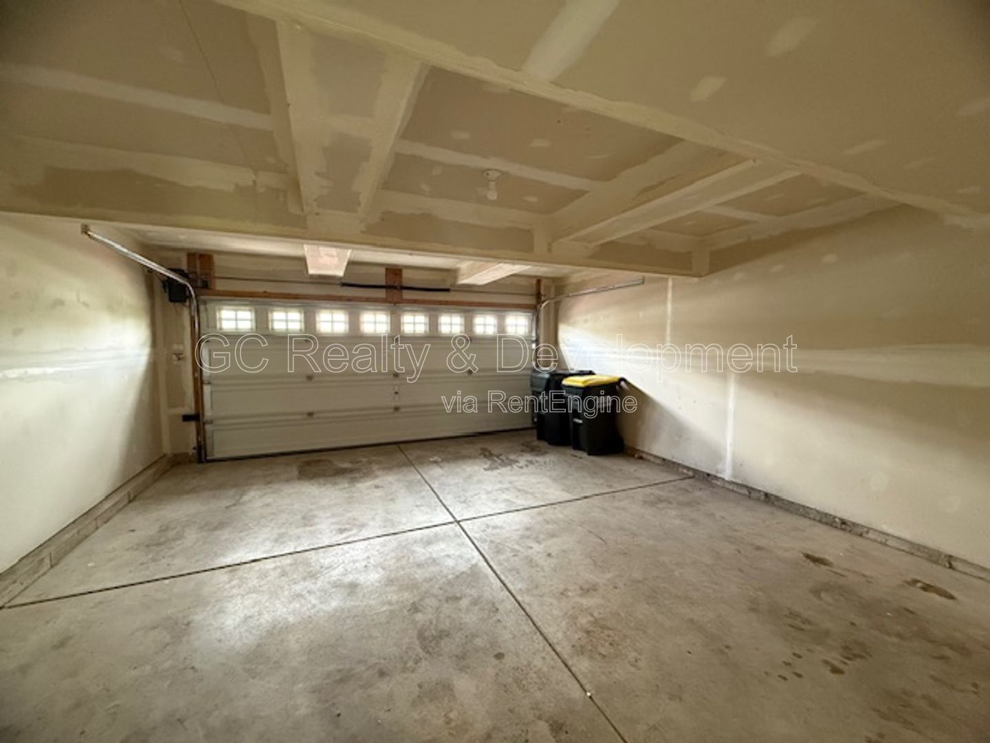 *** 2 BDRM - 2 BTH / ATTACHED GARAGE / GRANITE & SS APPL / CENTRAL AC *** property image