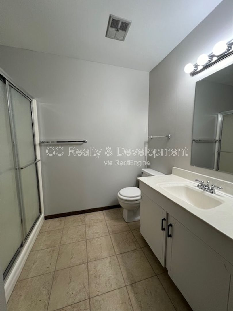 *** COMING SOON 5/22/26! / 2 BDRM - 2 BTH / SCHOOL DISTRICT 68 / 2ND FLOOR UNIT / PET FRIENDLY / ATTACHED GARAGE  *** property image