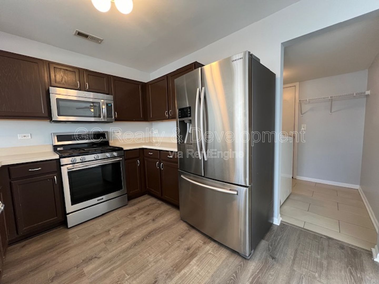 *** COMING SOON 5/22/26! / 3 BDRM - 2.5 BTH / RECENTLY UPDATED / PET FRIENDLY / W&D IN UNIT / SS APPL / FRONT PORCH *** property image