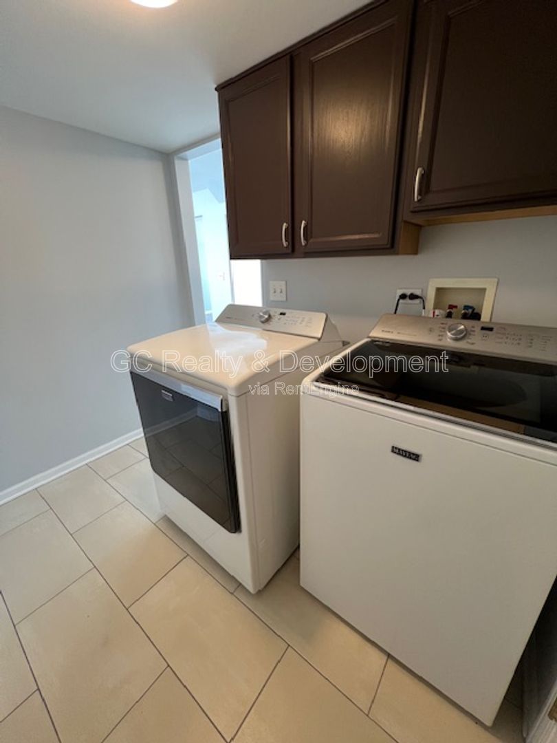 *** COMING SOON 5/22/26! / 3 BDRM - 2.5 BTH / RECENTLY UPDATED / PET FRIENDLY / W&D IN UNIT / SS APPL / FRONT PORCH *** property image