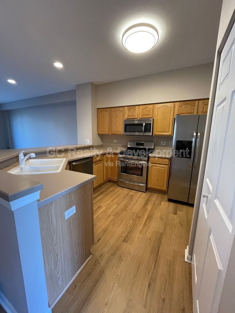 *** COMING SOON 5/15/26!/ NAPERVILLE LOCATION / END-UNIT TOWNHOME / 2 BDRM / 2.5 BTH / ATTACHED GARAGE *** property image