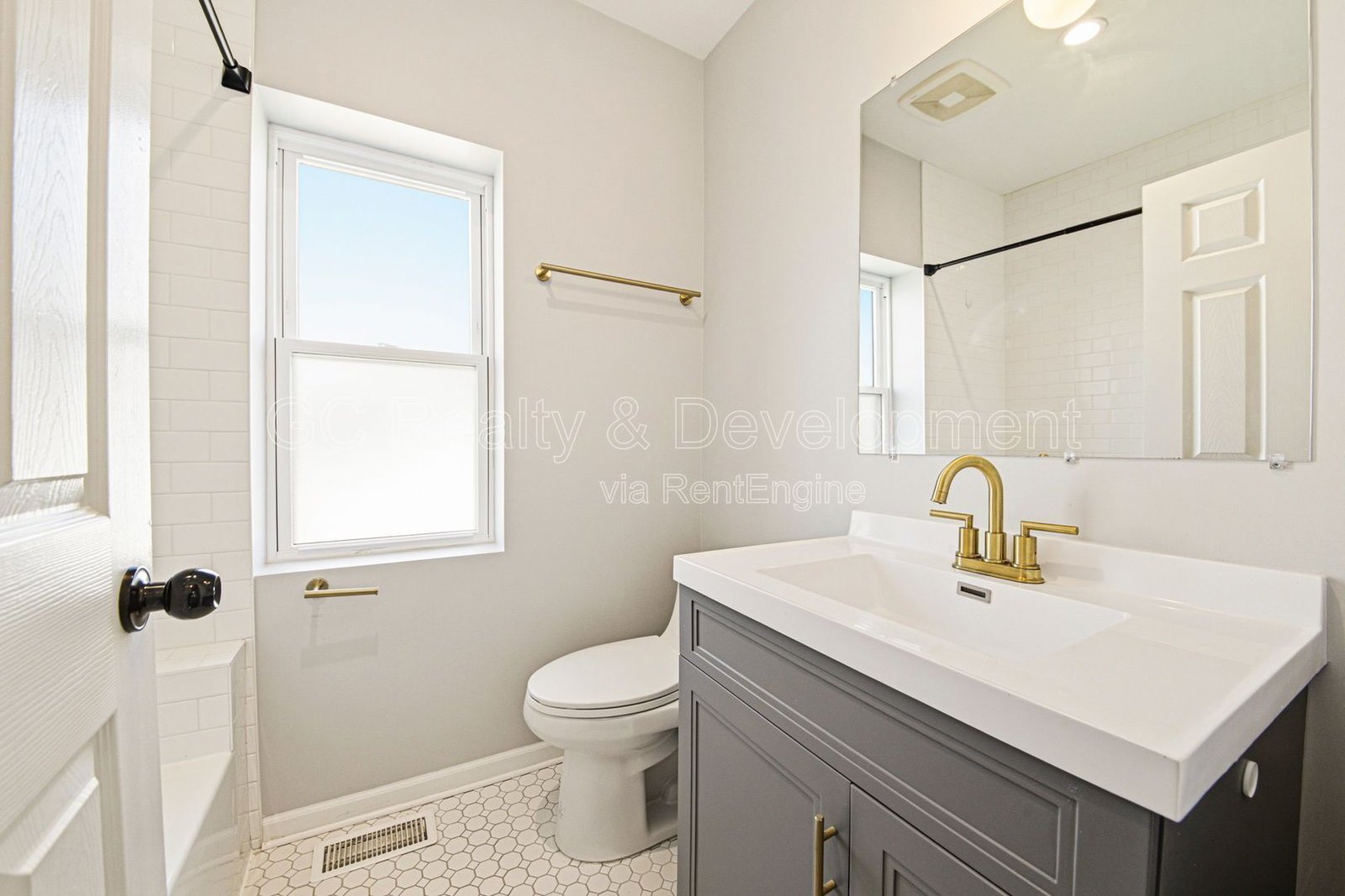 *** 4 BDRM - 2 BTH / UPDATED THROUGHOUT / PET FRIENDLY / FENCED YARD / HARDWOOD FLOORS *** property image