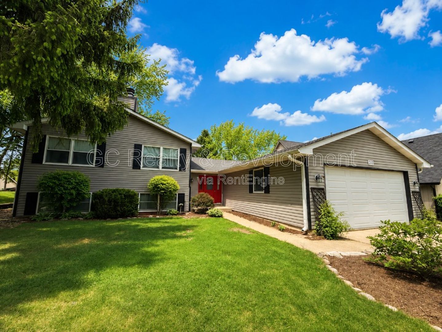 *** 4 BDRM - 2 BTH / FINISHED BSMT / PET FRIENDLY / UPDATED THROUGHOUT / FENCED YARD *** property image