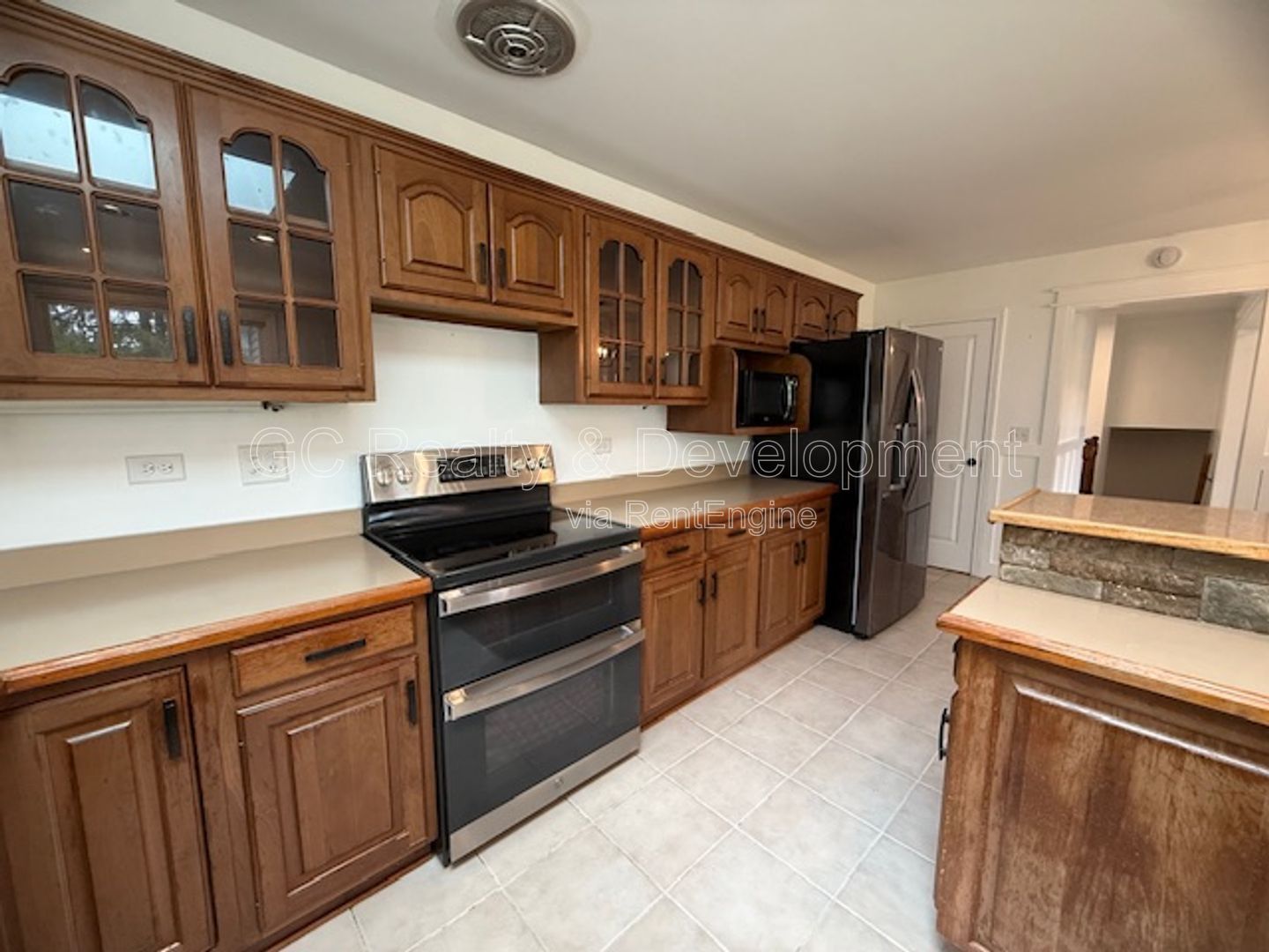 *** 4 BDRM - 2 BTH / FINISHED BSMT / PET FRIENDLY / UPDATED THROUGHOUT / FENCED YARD *** property image