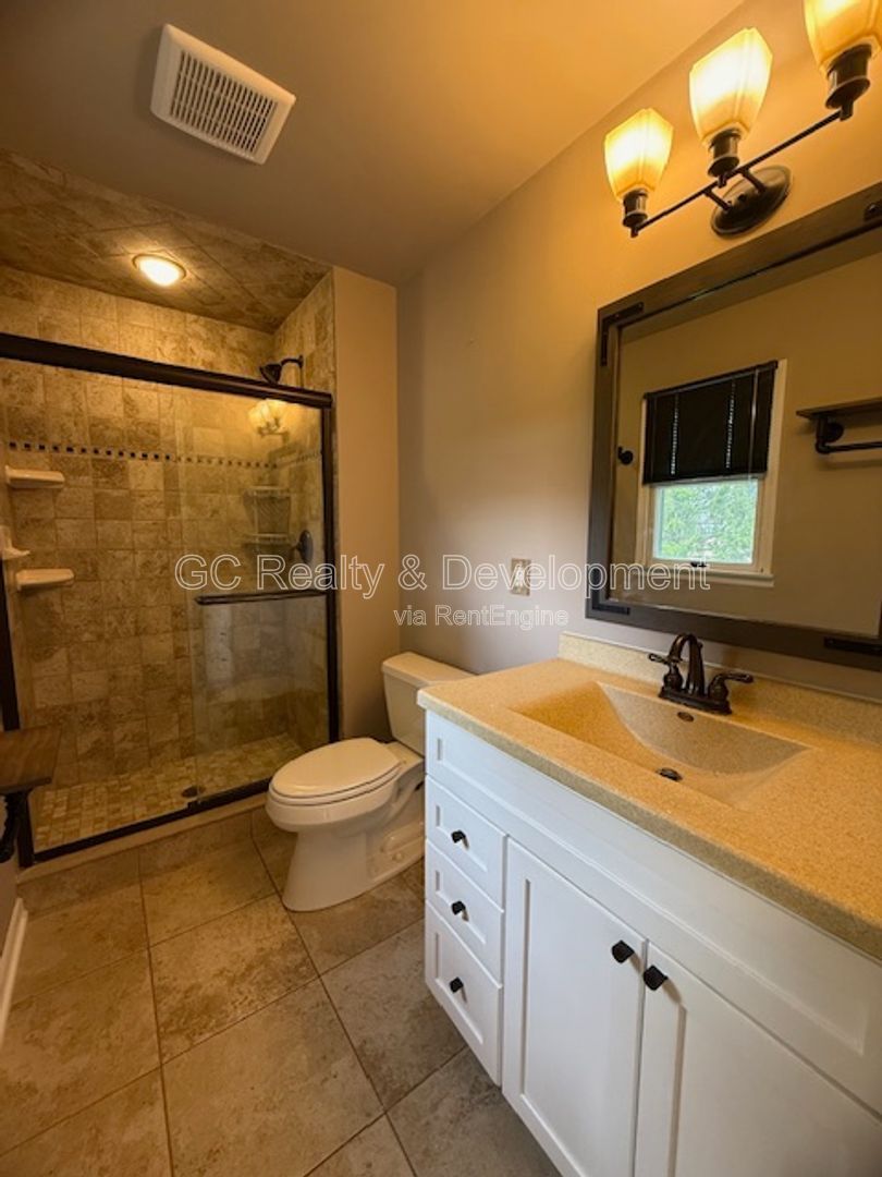 *** 4 BDRM - 2 BTH / FINISHED BSMT / PET FRIENDLY / UPDATED THROUGHOUT / FENCED YARD *** property image