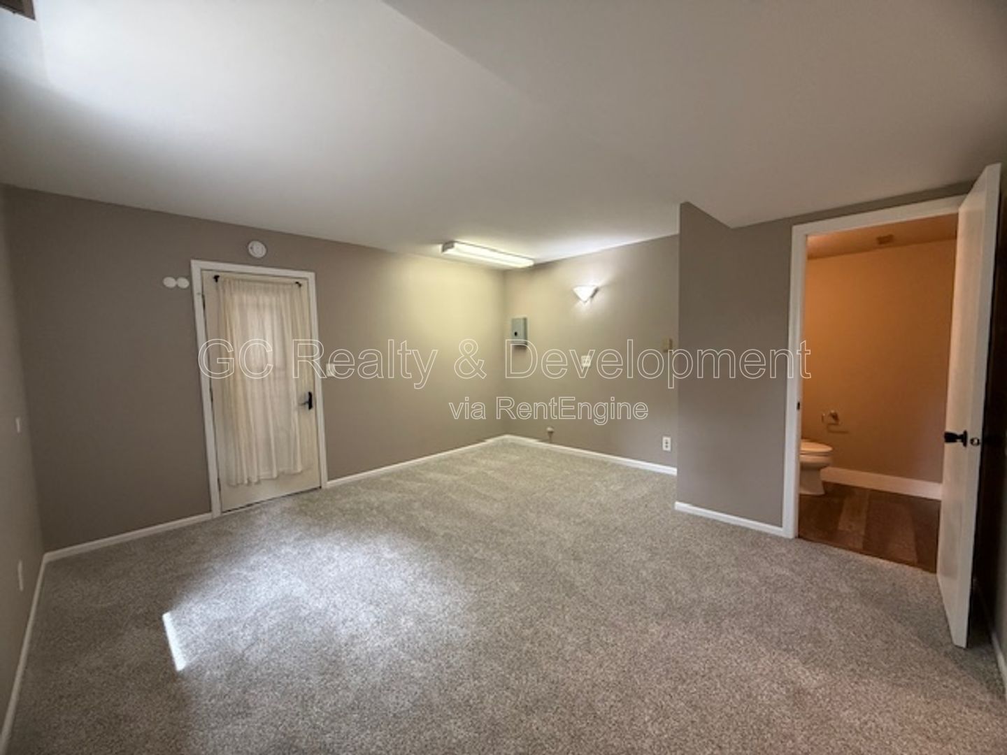 *** 4 BDRM - 2 BTH / FINISHED BSMT / PET FRIENDLY / UPDATED THROUGHOUT / FENCED YARD *** property image