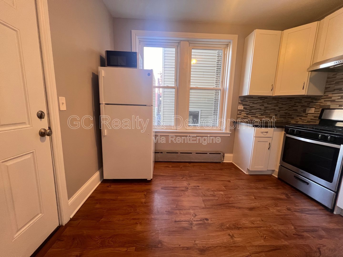 *** ALBANY PARK / 4 BEDROOM - 2 BATH / ONSITE LAUNDRY / GARAGE SPACE AVAILABLE / PET FRIENDLY *** property image