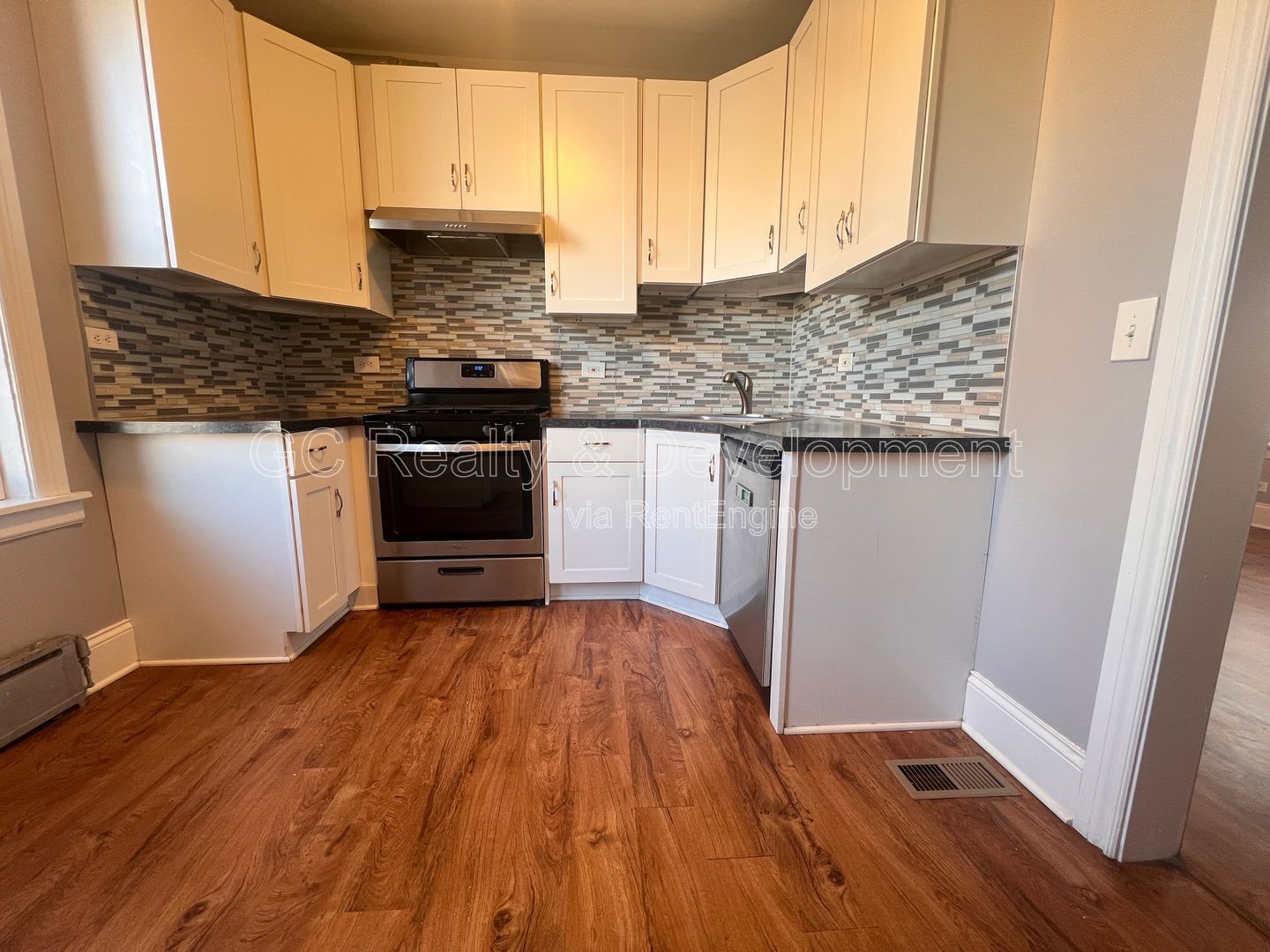 *** ALBANY PARK / 4 BEDROOM - 2 BATH / ONSITE LAUNDRY / GARAGE SPACE AVAILABLE / PET FRIENDLY *** property image
