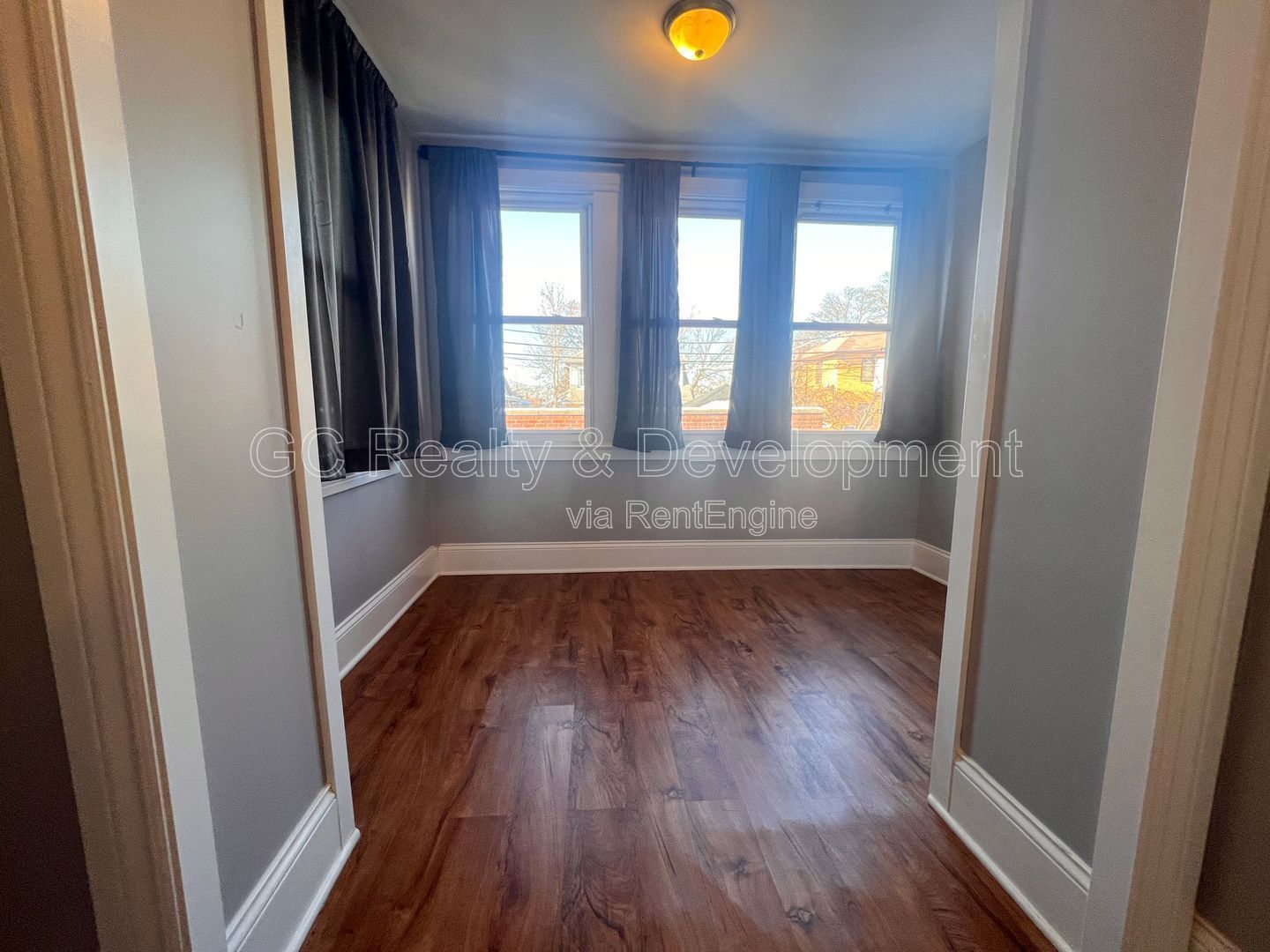 *** ALBANY PARK / 4 BEDROOM - 2 BATH / ONSITE LAUNDRY / GARAGE SPACE AVAILABLE / PET FRIENDLY *** property image