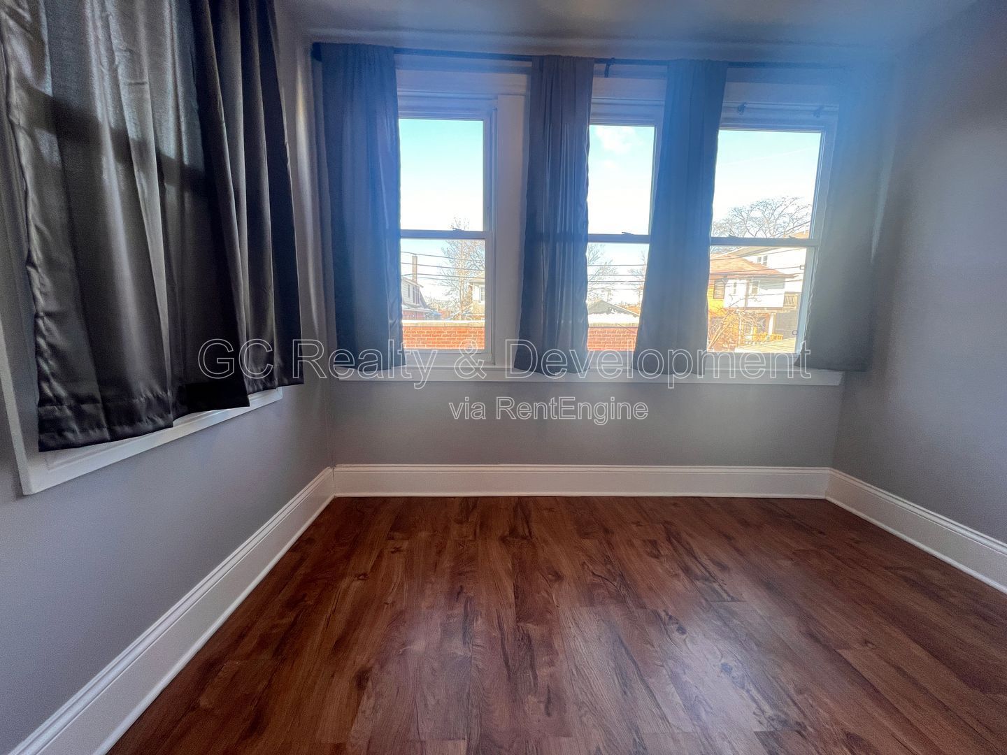 *** ALBANY PARK / 4 BEDROOM - 2 BATH / ONSITE LAUNDRY / GARAGE SPACE AVAILABLE / PET FRIENDLY *** property image
