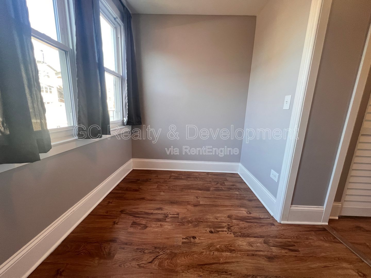 *** ALBANY PARK / 4 BEDROOM - 2 BATH / ONSITE LAUNDRY / GARAGE SPACE AVAILABLE / PET FRIENDLY *** property image
