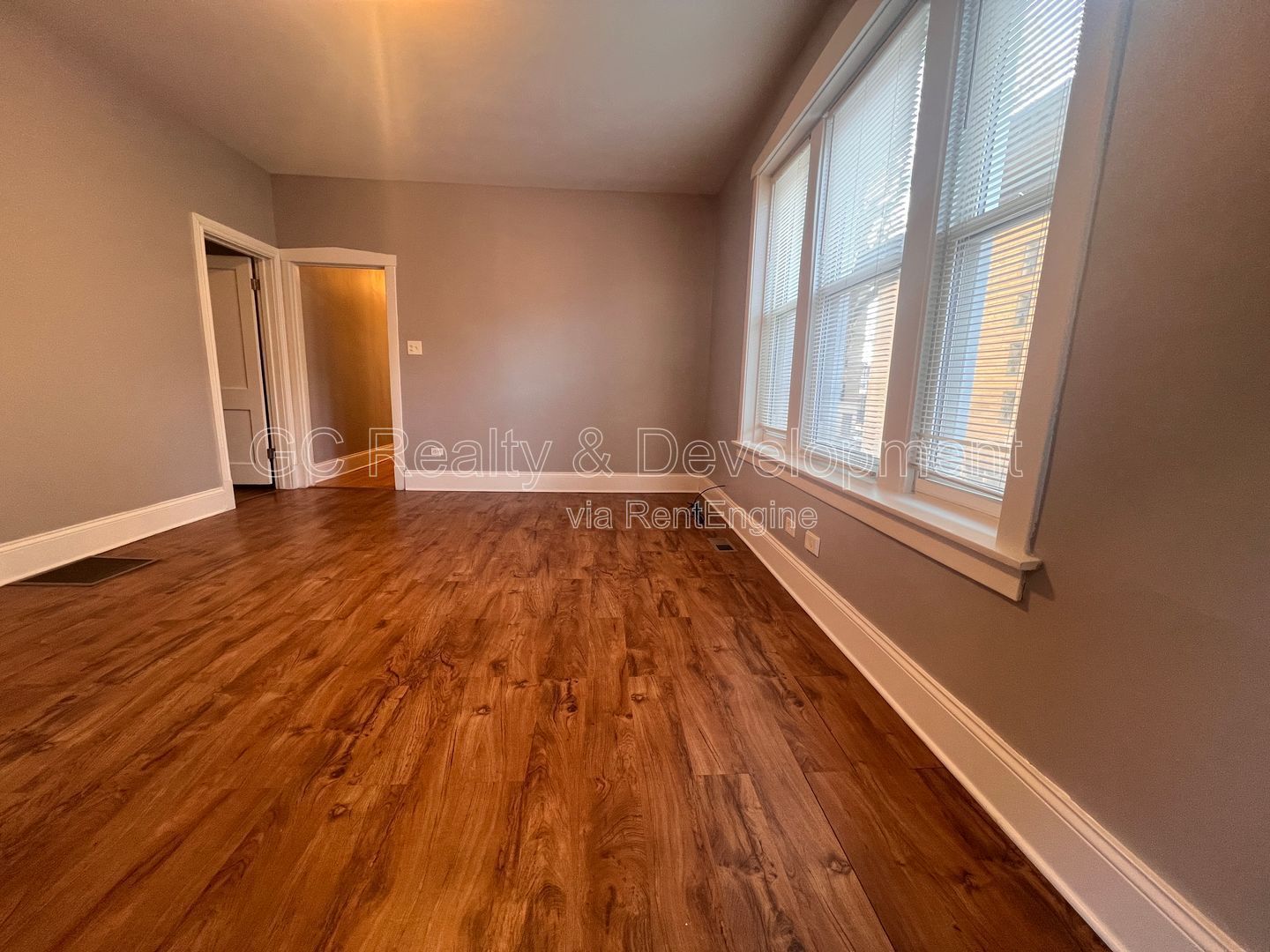 *** ALBANY PARK / 4 BEDROOM - 2 BATH / ONSITE LAUNDRY / GARAGE SPACE AVAILABLE / PET FRIENDLY *** property image