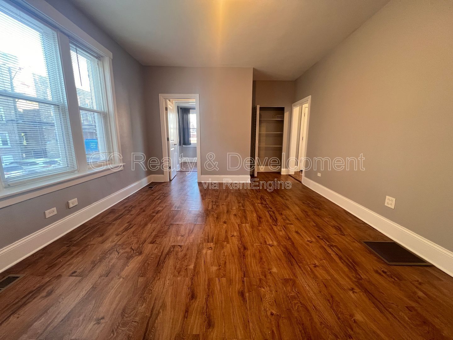 *** ALBANY PARK / 4 BEDROOM - 2 BATH / ONSITE LAUNDRY / GARAGE SPACE AVAILABLE / PET FRIENDLY *** property image