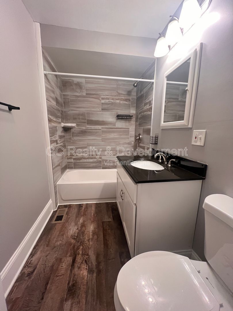 *** ALBANY PARK / 4 BEDROOM - 2 BATH / ONSITE LAUNDRY / GARAGE SPACE AVAILABLE / PET FRIENDLY *** property image