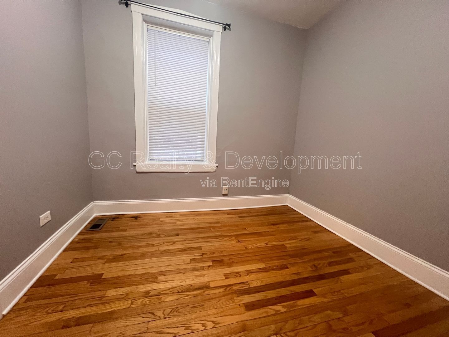 *** ALBANY PARK / 4 BEDROOM - 2 BATH / ONSITE LAUNDRY / GARAGE SPACE AVAILABLE / PET FRIENDLY *** property image