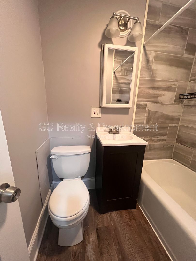 *** ALBANY PARK / 4 BEDROOM - 2 BATH / ONSITE LAUNDRY / GARAGE SPACE AVAILABLE / PET FRIENDLY *** property image