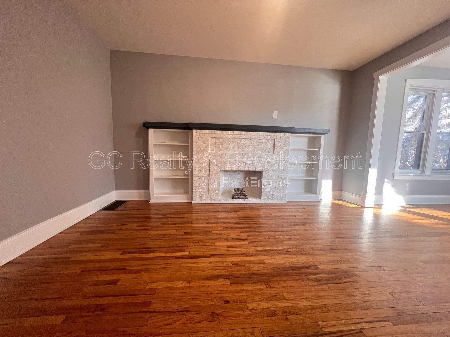 *** ALBANY PARK / 4 BEDROOM - 2 BATH / ONSITE LAUNDRY / GARAGE SPACE AVAILABLE / PET FRIENDLY *** property image