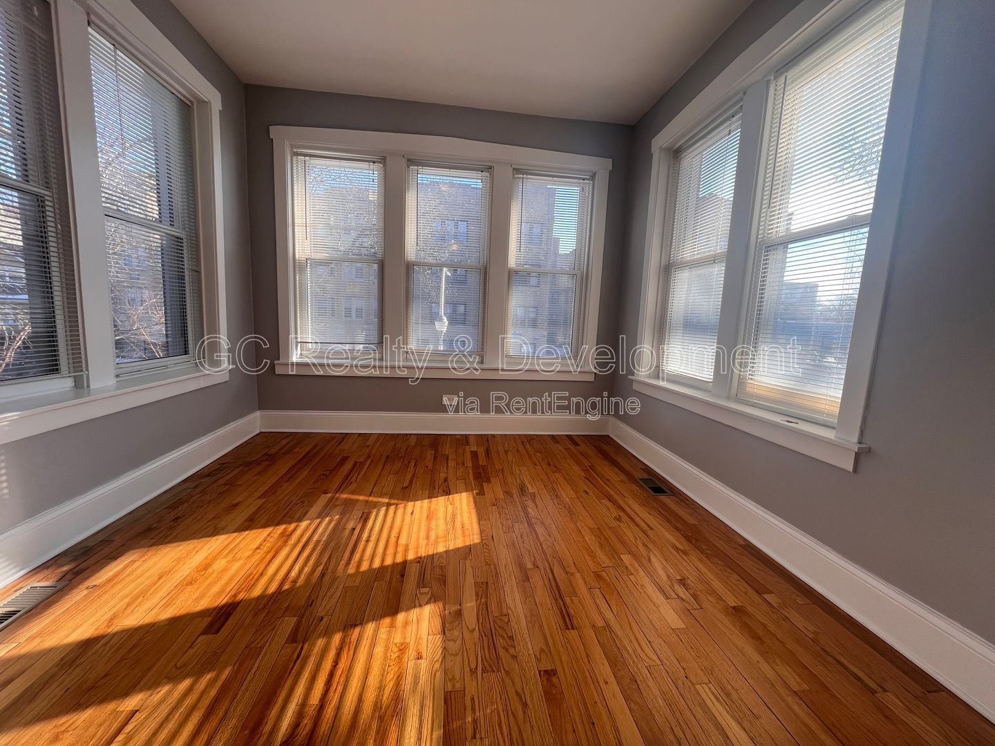 *** ALBANY PARK / 4 BEDROOM - 2 BATH / ONSITE LAUNDRY / GARAGE SPACE AVAILABLE / PET FRIENDLY *** property image