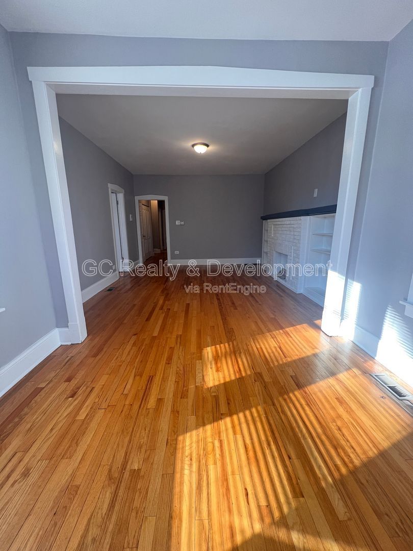 *** ALBANY PARK / 4 BEDROOM - 2 BATH / ONSITE LAUNDRY / GARAGE SPACE AVAILABLE / PET FRIENDLY *** property image