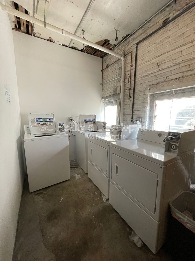 *** ALBANY PARK / 4 BEDROOM - 2 BATH / ONSITE LAUNDRY / GARAGE SPACE AVAILABLE / PET FRIENDLY *** property image