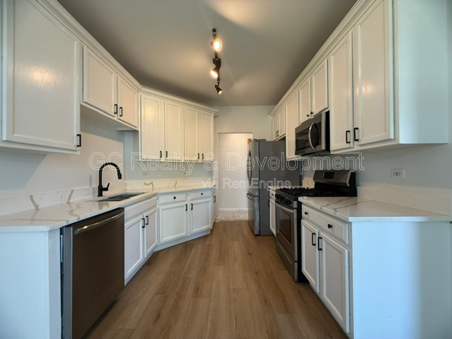 *** 2 BDRM - 2 BTH / PET FRIENDLY / ATTACHED GARAGE / REAR PATIO W  BALCONY *** property image