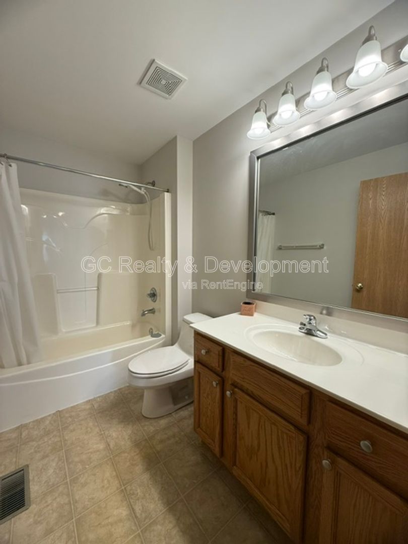 *** 2 BDRM - 2 BTH / PET FRIENDLY / ATTACHED GARAGE / REAR PATIO W  BALCONY *** property image