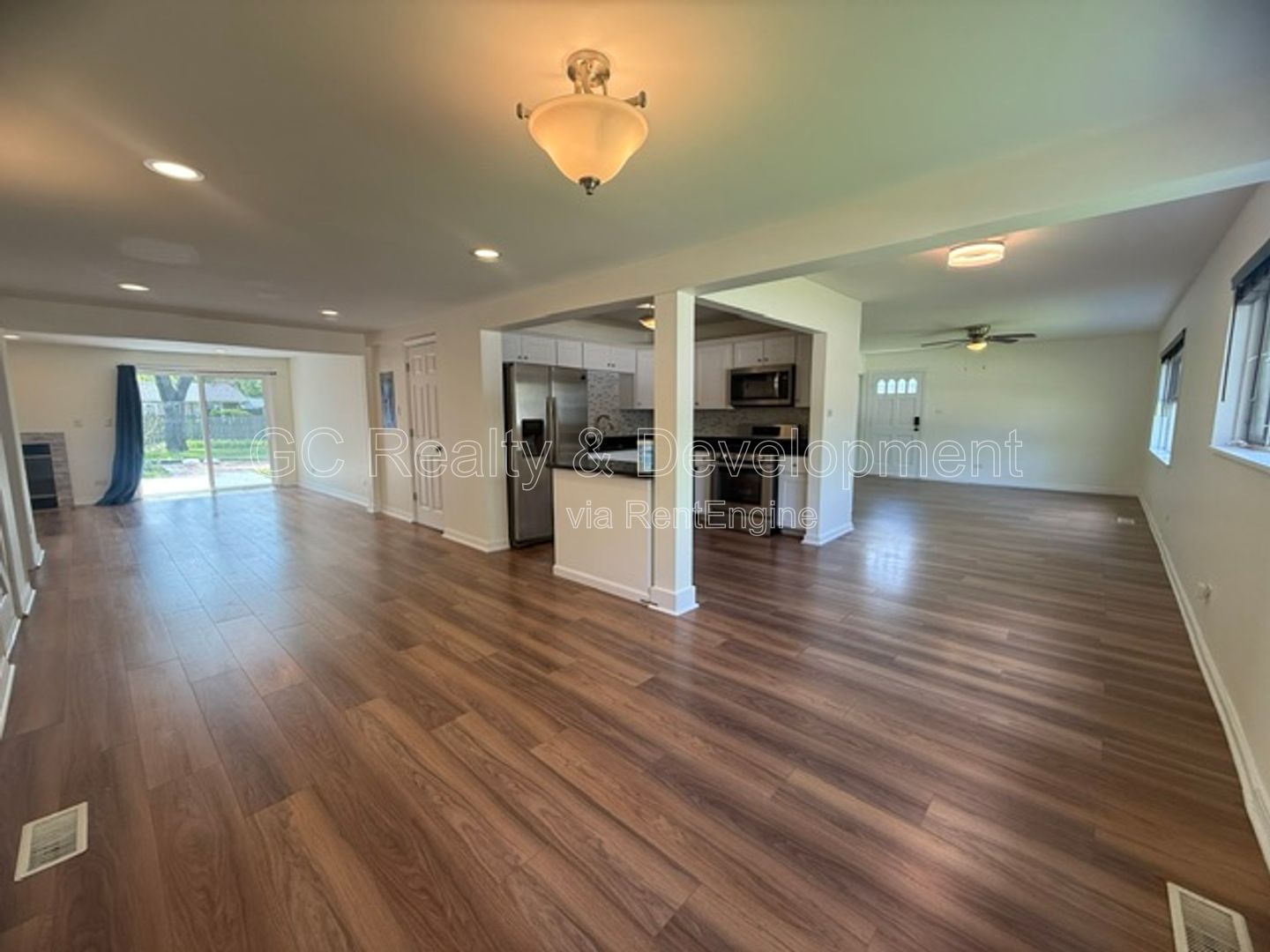 *** 3 BDRM - 2 BTH / GRANITE & SS APPL / LRG YARD / OPEN LAYOUT / DETACHED GARAGE *** property image