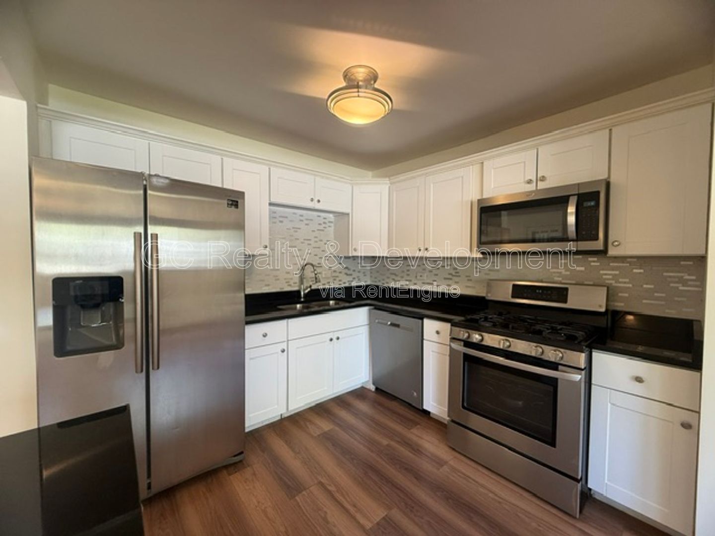 *** 3 BDRM - 2 BTH / GRANITE & SS APPL / LRG YARD / OPEN LAYOUT / DETACHED GARAGE *** property image