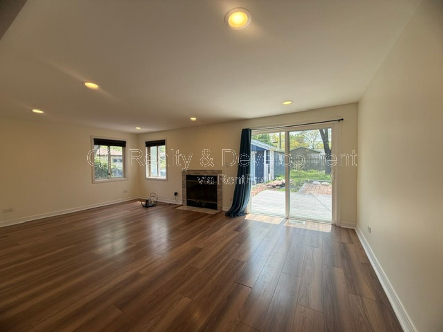*** 3 BDRM - 2 BTH / GRANITE & SS APPL / LRG YARD / OPEN LAYOUT / DETACHED GARAGE *** property image