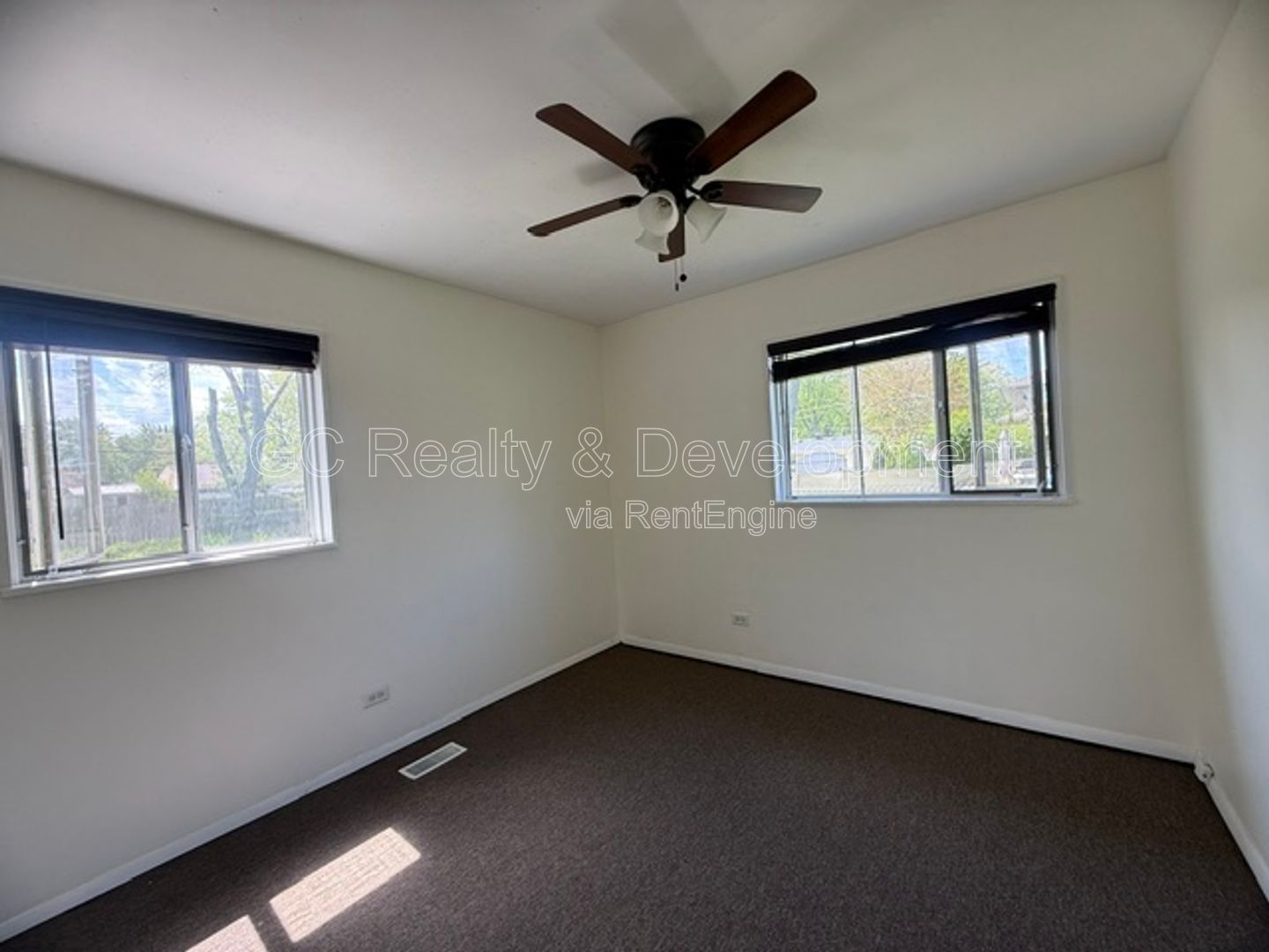 *** 3 BDRM - 2 BTH / GRANITE & SS APPL / LRG YARD / OPEN LAYOUT / DETACHED GARAGE *** property image