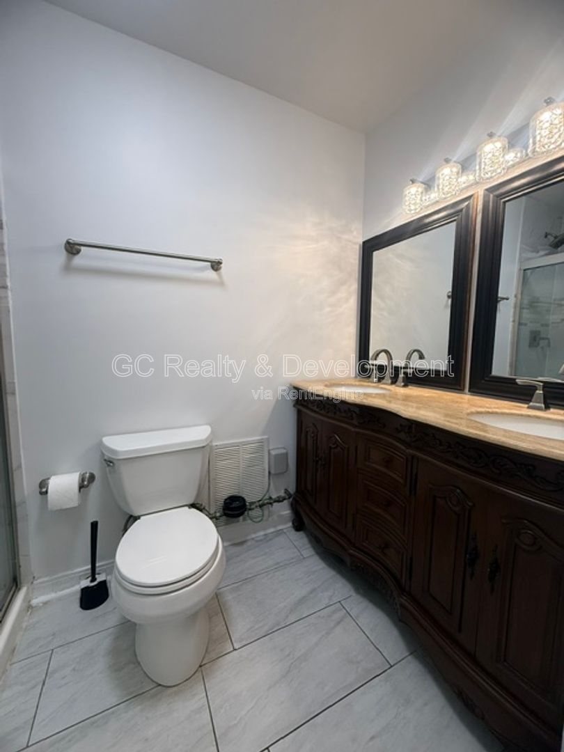 *** 3 BDRM - 2 BTH / GRANITE & SS APPL / LRG YARD / OPEN LAYOUT / DETACHED GARAGE *** property image
