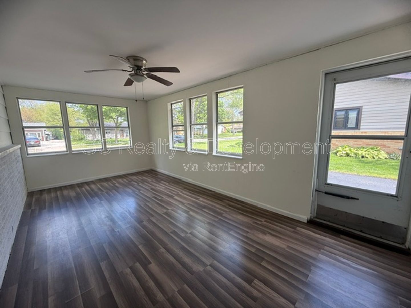 *** 3 BDRM - 2 BTH / GRANITE & SS APPL / LRG YARD / OPEN LAYOUT / DETACHED GARAGE *** property image