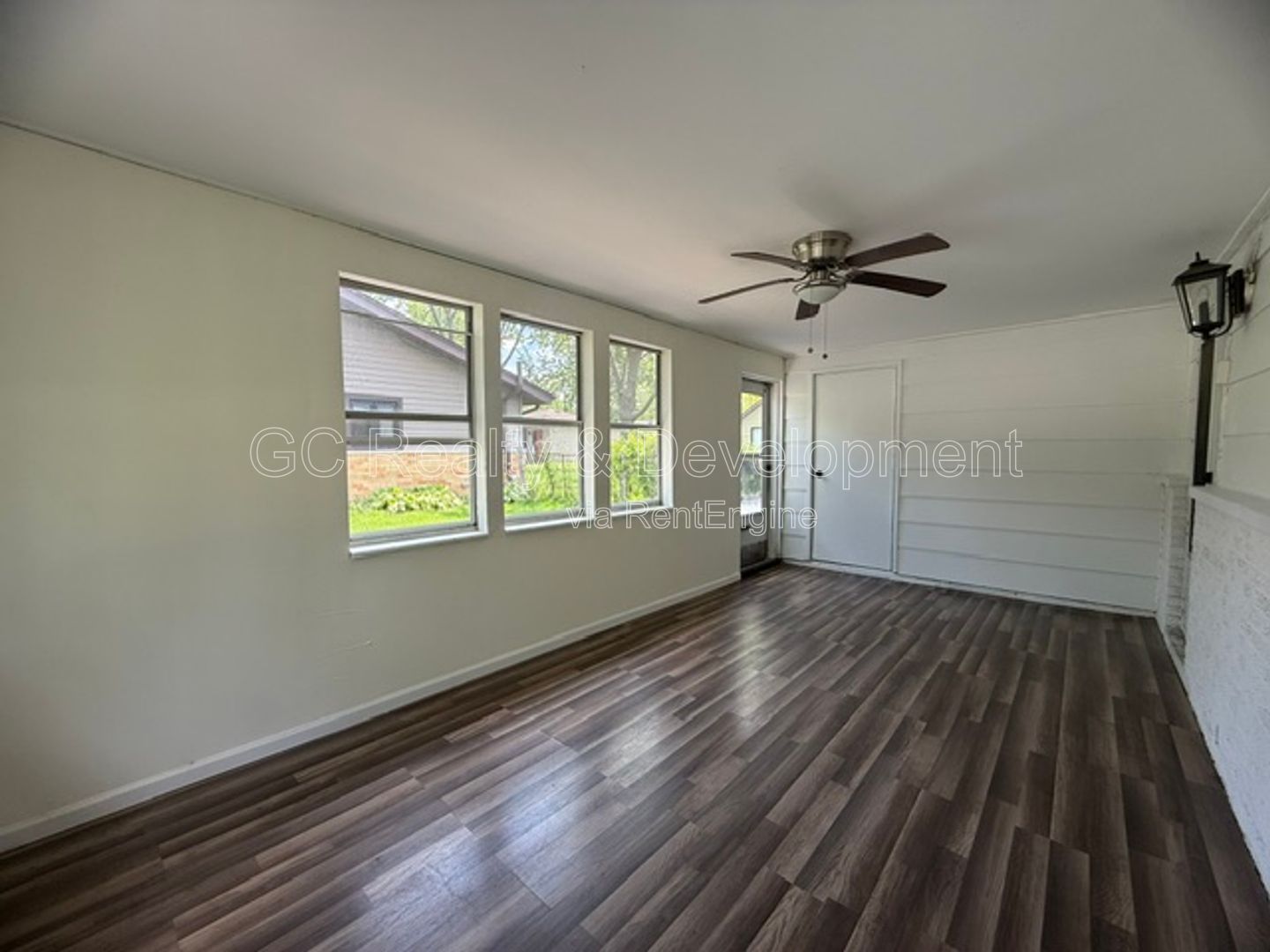 *** 3 BDRM - 2 BTH / GRANITE & SS APPL / LRG YARD / OPEN LAYOUT / DETACHED GARAGE *** property image