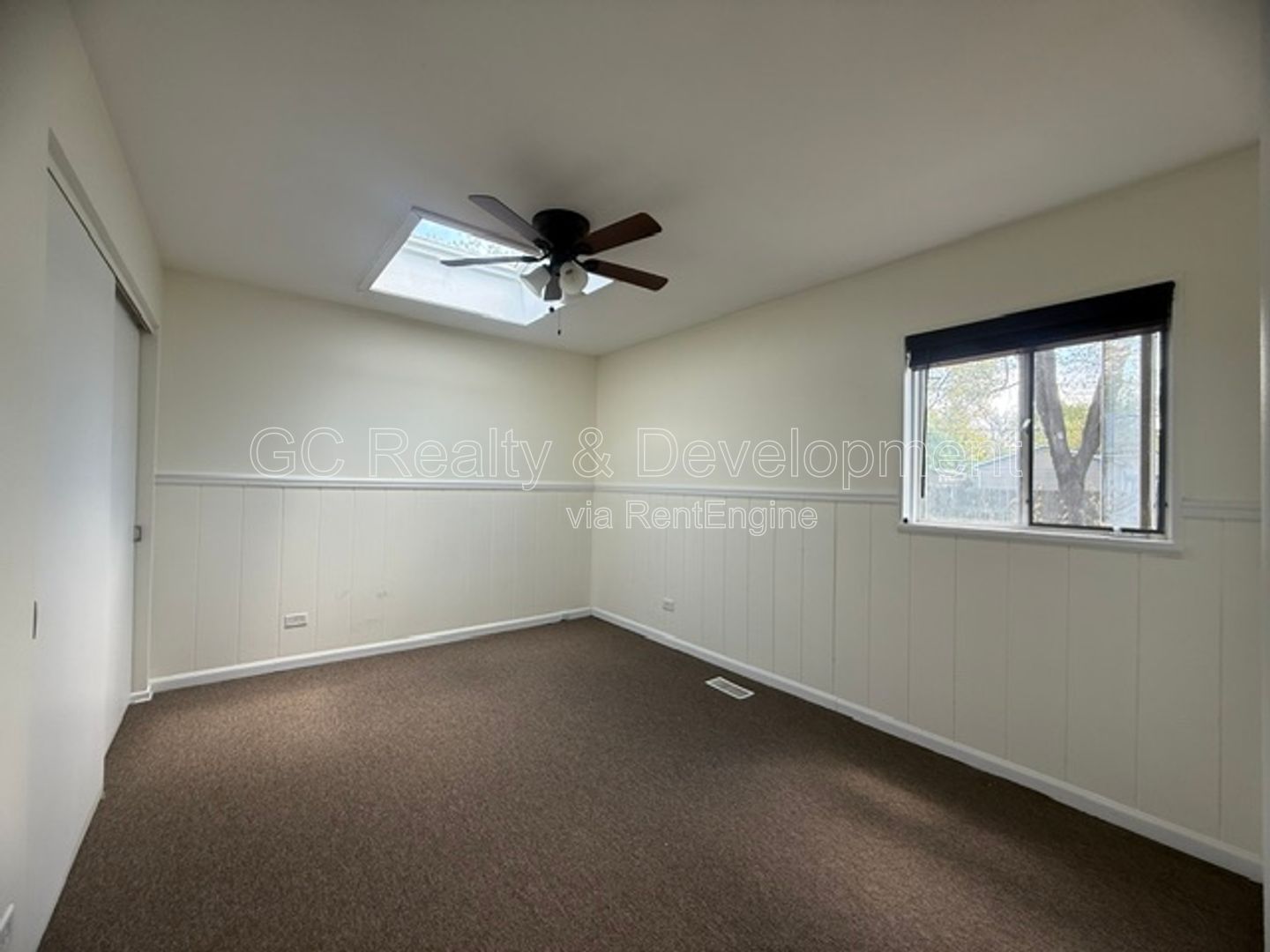 *** 3 BDRM - 2 BTH / GRANITE & SS APPL / LRG YARD / OPEN LAYOUT / DETACHED GARAGE *** property image