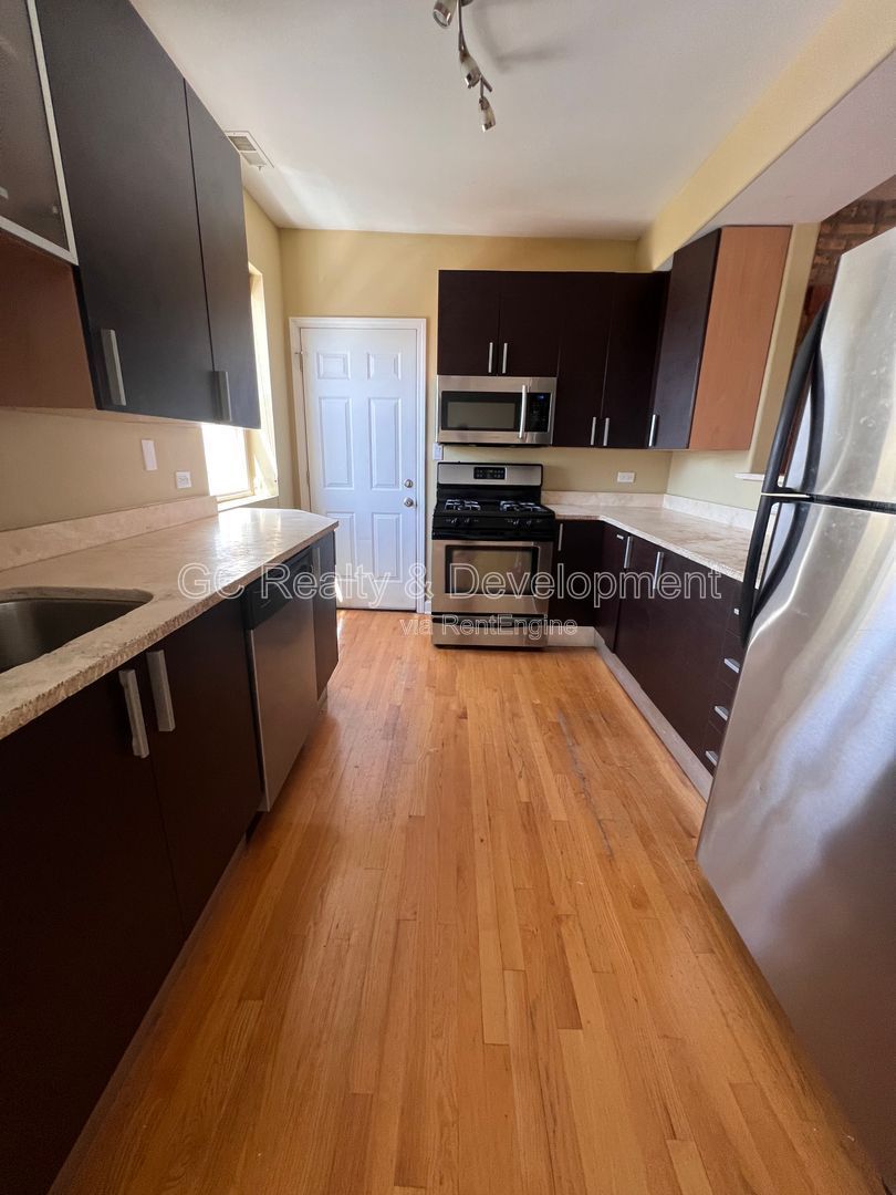 *** COMING SOON - AVAIL 07/15/26! / ROGERS PARK - 2BDRM / 1.5 BTH / SS APPL / IN UNIT WASHER & DRYER / COMMUTER FREINDLY *** property image