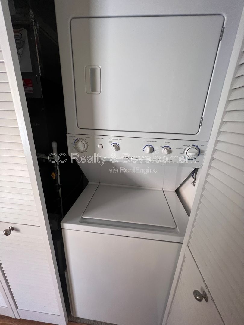*** COMING SOON - AVAIL 07/15/26! / ROGERS PARK - 2BDRM / 1.5 BTH / SS APPL / IN UNIT WASHER & DRYER / COMMUTER FREINDLY *** property image