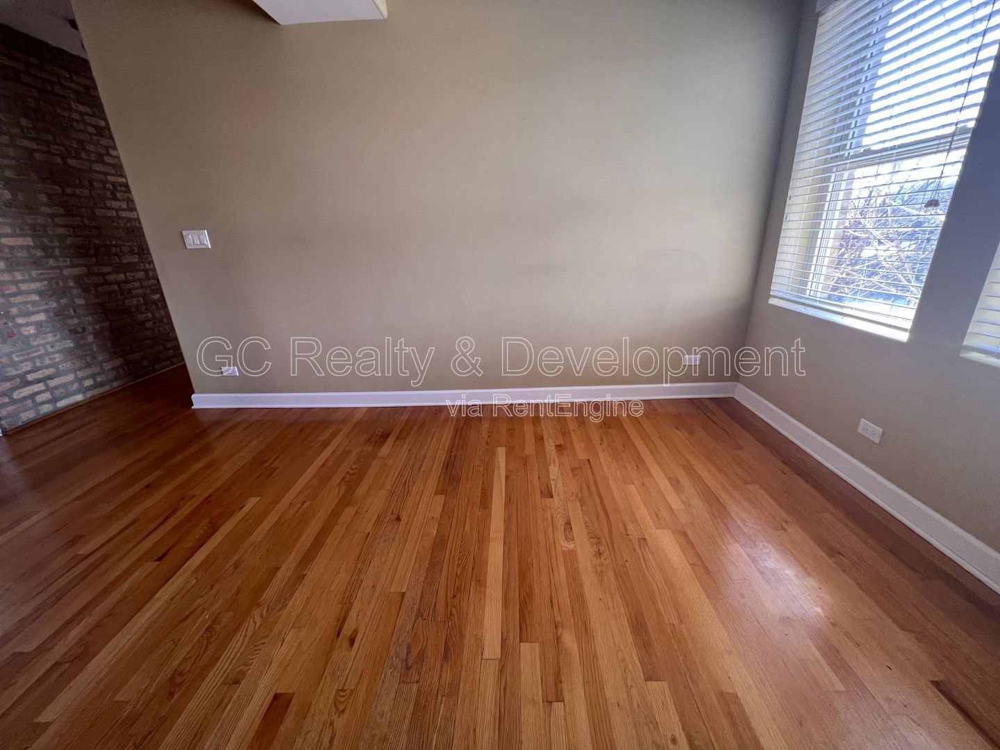 *** COMING SOON - AVAIL 07/15/26! / ROGERS PARK - 2BDRM / 1.5 BTH / SS APPL / IN UNIT WASHER & DRYER / COMMUTER FREINDLY *** property image