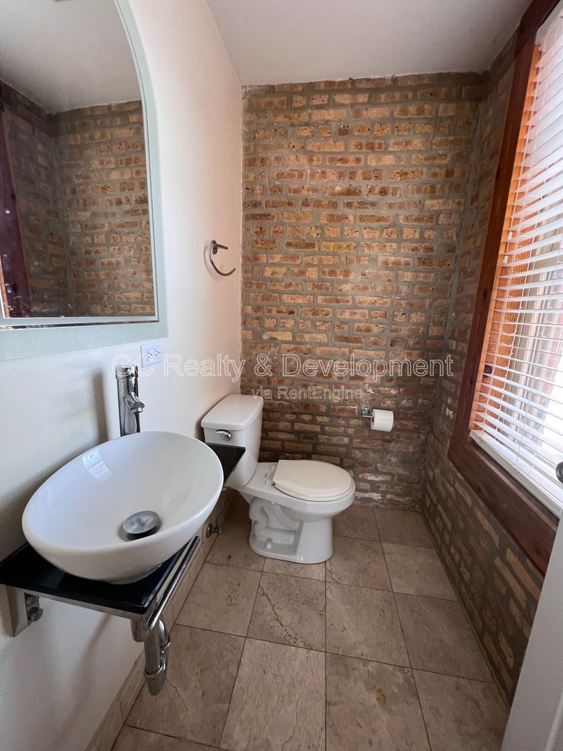 *** COMING SOON - AVAIL 07/15/26! / ROGERS PARK - 2BDRM / 1.5 BTH / SS APPL / IN UNIT WASHER & DRYER / COMMUTER FREINDLY *** property image