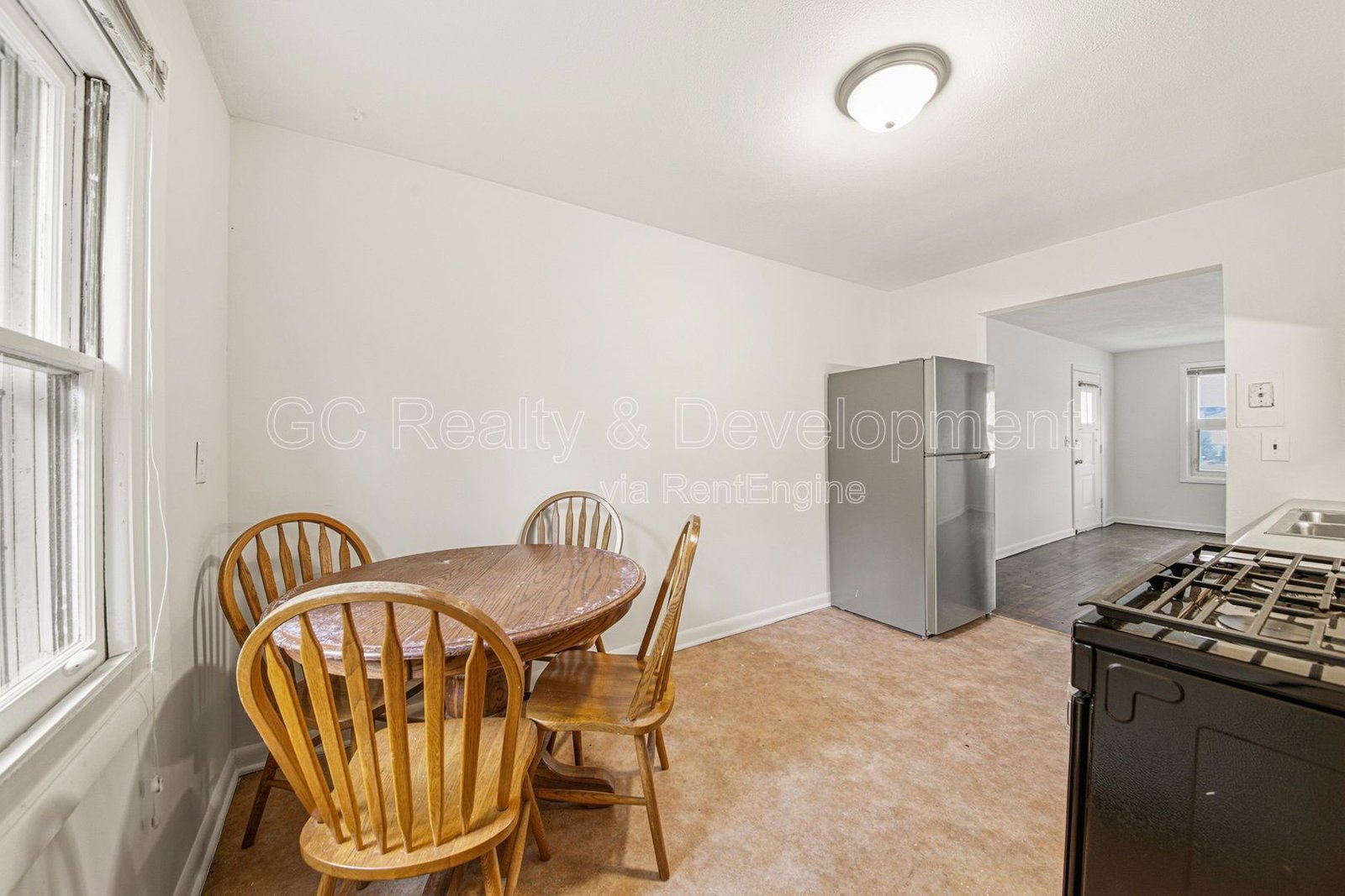 *** Enjoy June Rent-Free! / 2 BDRM / CENTRAL AC / SS APPL / PARKING INCLUDED / ONLY PAY GAS & ELECTRIC *** property image