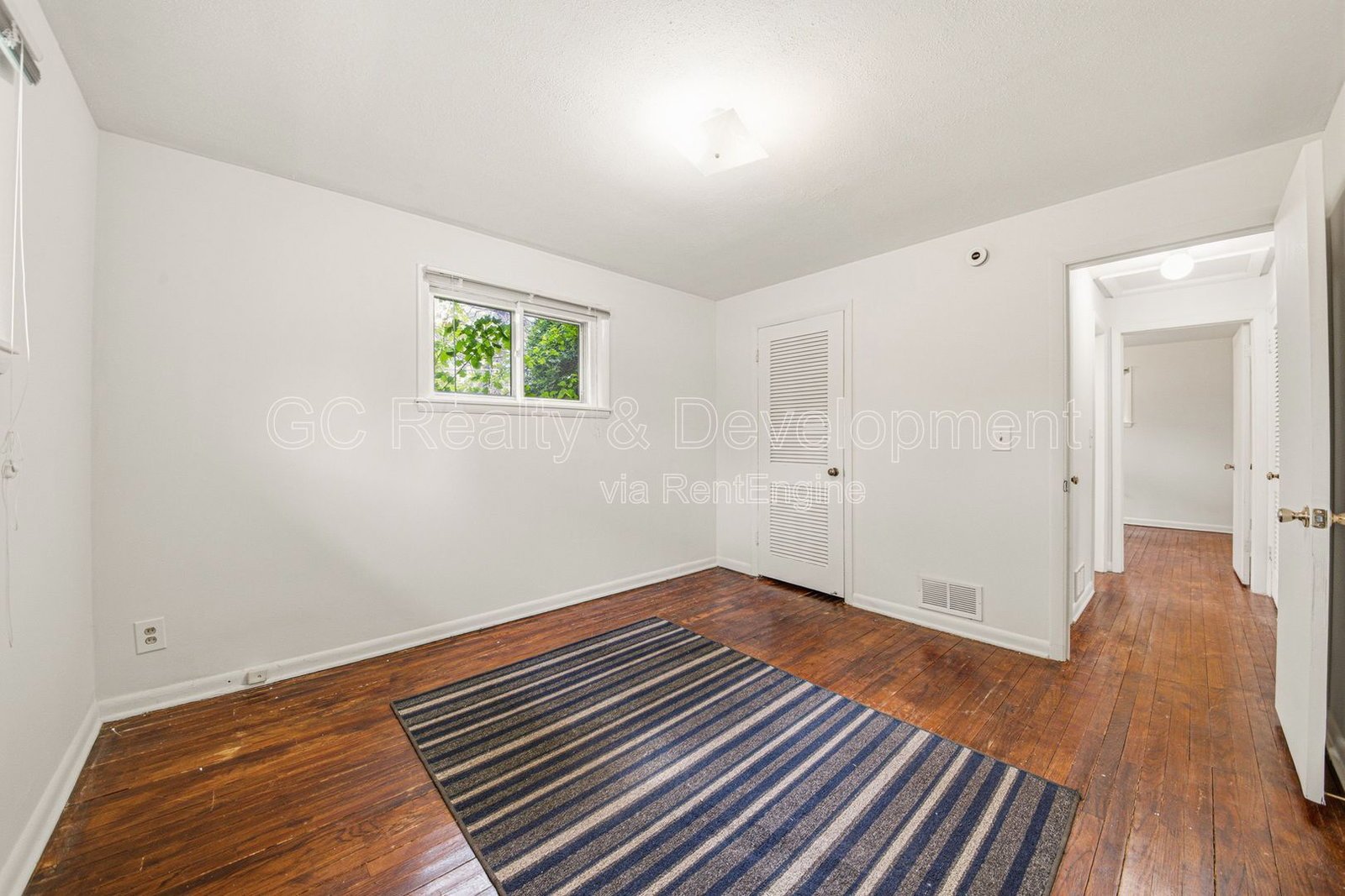 *** Enjoy June Rent-Free! / 2 BDRM / CENTRAL AC / SS APPL / PARKING INCLUDED / ONLY PAY GAS & ELECTRIC *** property image